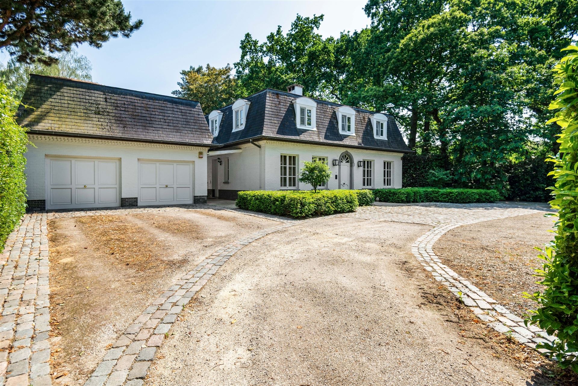 Villa met Franse allure op een royaal domein van 12.482 m² - foto 2