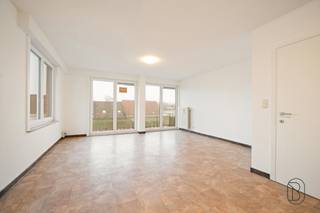 Appartement 2 chambres prêt à emménager et économe en énergie avec terrasse, cuisine neuve et électricité conforme, situé au centre et idéal...