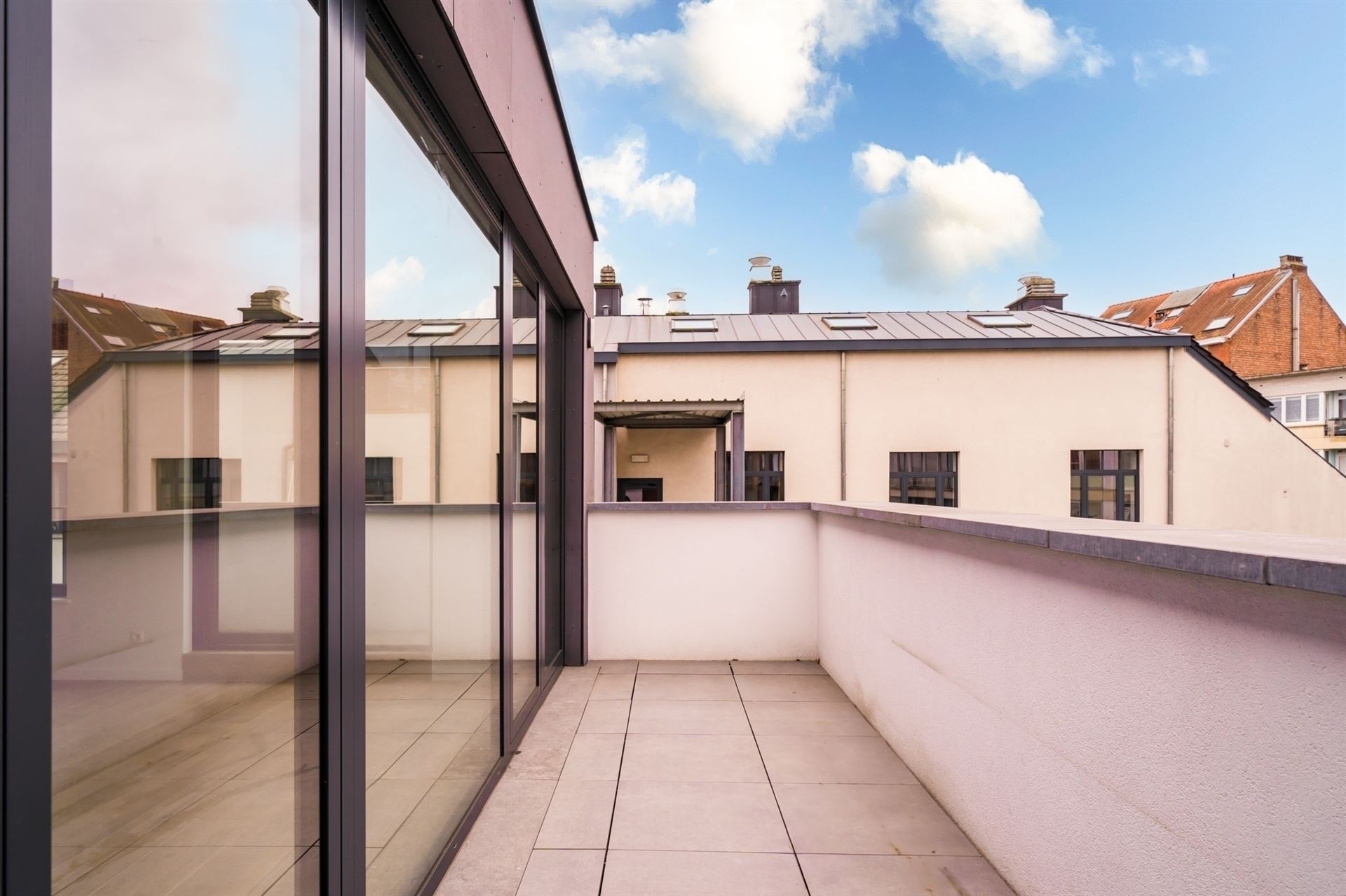 À proximité du site de Tour&Taxis, superbe duplex penthouse 3 CH - photo 4