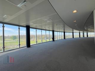 Moderne kantoorruimte van 911 m² op de voormalige Douwe Egberts-site, een magnifieke toplocatie met zicht vanop de Brusselse Ring en de A12, aan...