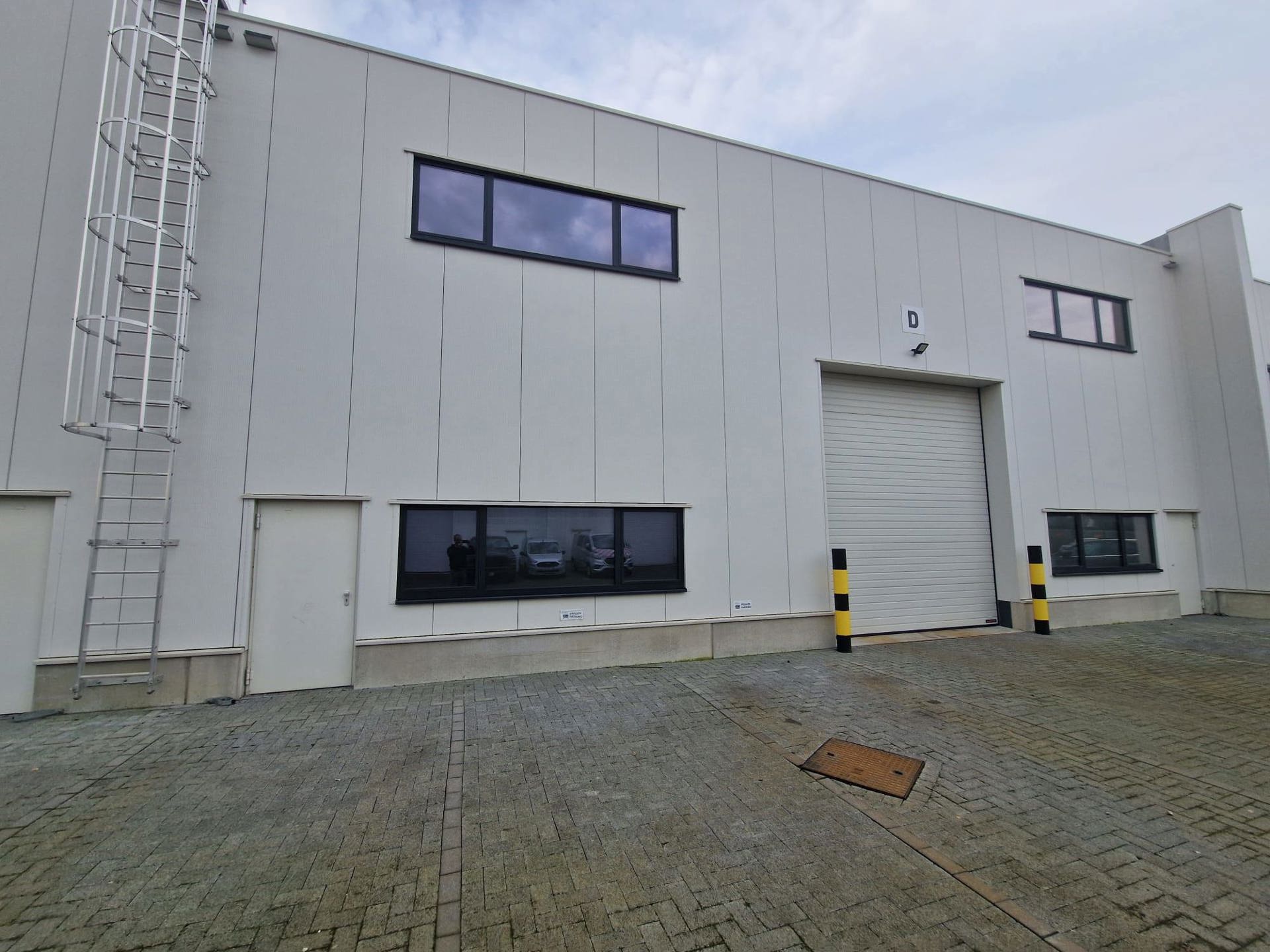 Magazijn 450m² vlakbij de oprit van de E313 - foto 5