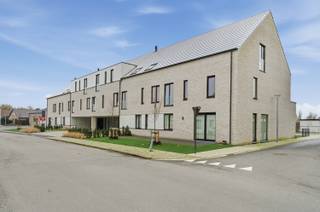 bouwappartement bevindt zich op de eerste verdieping, centraal gelegen in het hart van Alveringem. Dankzij de centrale ligging geniet u van...