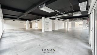 Ruim handelspand gelegen in Harelbeke Centrum op de hoek van het nieuwe Marktplein en de N43 ( Gent - Deinze - Kortrijk).Dankzij deze locatie heeft...