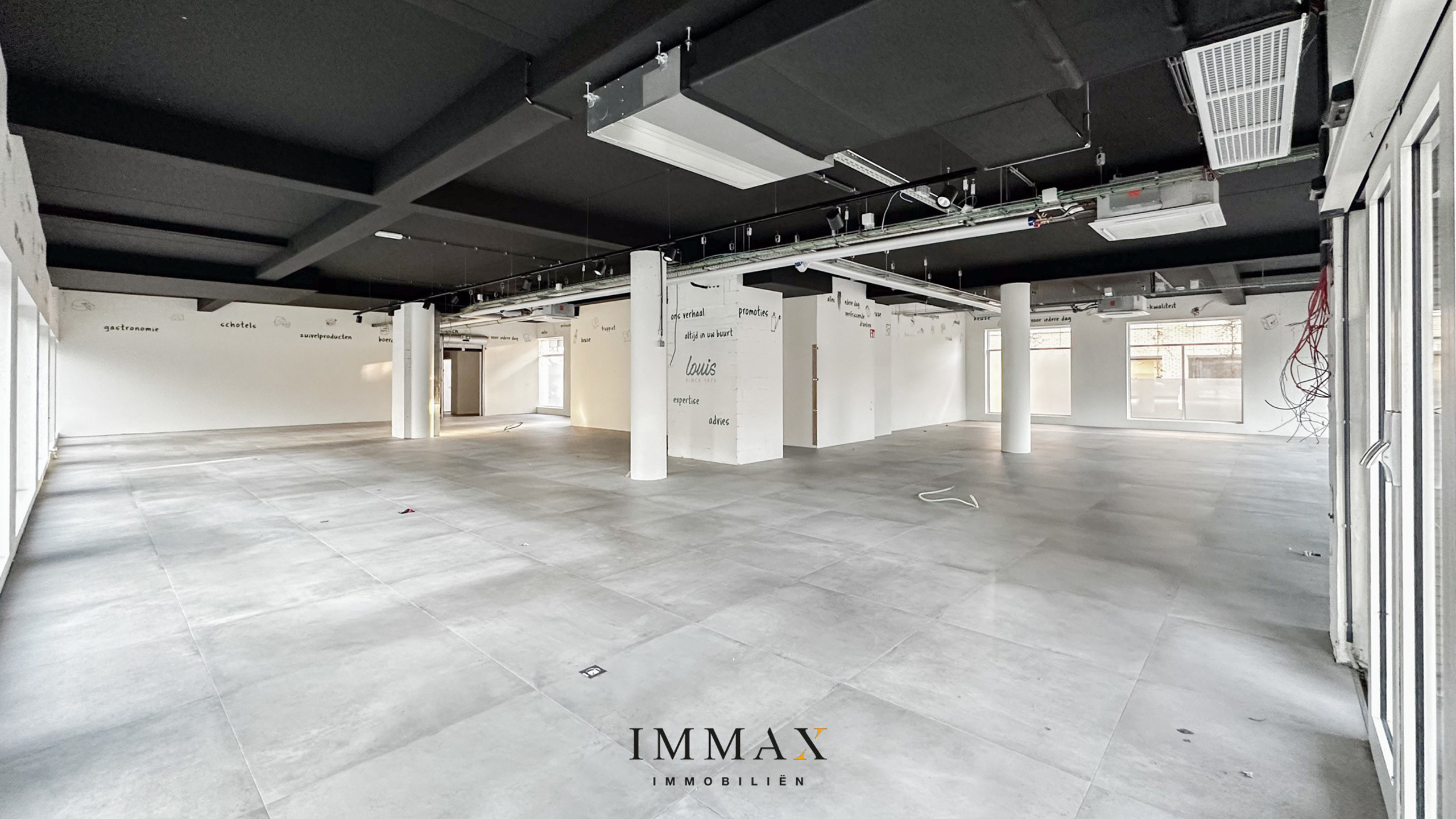 Centraal gelegen handelsgelijkvloers langs drukke weg (N43) - foto 3