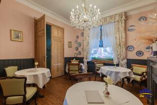 In het bruisende centrum van Aalst vindt u deze unieke en karaktervolle woning met tal van mogelijkheden.Op het gelijkvloers bevindt zich een...