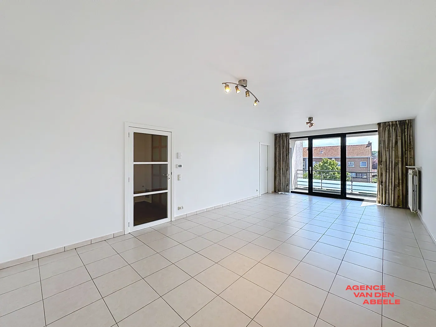 Zeer ruim appartement met 3 slaapkamers en garage - foto 4