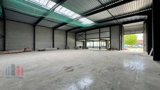 Magazijn van 649 m² met 103 m² kantoorruimte en 109 m² polyvalente ruimte.Het magazijn is opgebouwd uit een staalconstructie met betonpanelen en een...