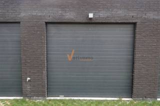 Ruime garagebox in 't centrum van Schoten. - 7x3 meter met voorziening van water en elektriciteit.- Automatische poort met afstandsbediening.-...