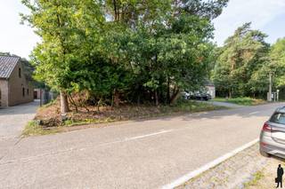 BOUWGROND VAN 2.567 M² MET ZUIDORIËNTATIE IN ZOERSELEen ruim perceel met zuidgerichte tuin. Hier kan u een open bebouwing realiseren met een...