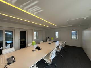 Dit moderne kantoor van 86 m² ligt op een absolute toplocatie, op slechts 500 meter van de oprit van de <strong>E40 </strong>in Sint-Denijs-Westrem. Ideaal voor bedrijven die vlot bereikbare en professionele werkruimtes zoeken.<br /><br />Gelegen op de 2e verdieping, omvat de ruimte een <strong>open werkplek</strong>. Voorzieningen omvatten computervloeren, ledverlichting, airconditioning, mechanische ventilatie en verwarming/koeling via VRV-units. Meubilair kan optioneel worden overgenomen. <br />Het gebouw beschikt over toegangscontrole met badge, een parlofoon, brandalarm, sanitair per verdieping en een lift.<br /><br />Voor het gebouw stopt ook een bushalte met rechtstreekse verbinding naar het station Gent-Sint-Pieters. Rondom het gebouw zijn er verschillende parkeerplaatsen en er kan 1 ondergrondse parkeerplaats worden gehuurd. <br /><br />Voor meer informatie, een vrijblijvend plaatsbezoek of het lastenboek, neem contact op met <strong>PANORAMA B2B GENT KANTOREN</strong> via <strong>09 225 09 02</strong>.<br />