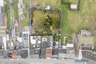 Ben je op zoek naar een woning die je volledig naar eigen hand kan zetten en waarin je jouw visie tot leven brengt? Dan is deze te renoveren...