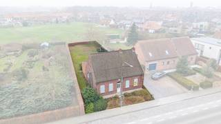 Aan de beste invalsweg  gelegen van Stad Roeselare. Dichtbij, de bakker, de slager en Delhaize en zoveel meer.Perceelbreedte : 17.2 meter.Diepte...