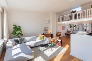 Dit bijzonder ruim en lichtrijk duplexappartement van ca 152 m² is gelegen in de Sint-Hubertusstraat, een gegeerde en aangename woonomgeving die...