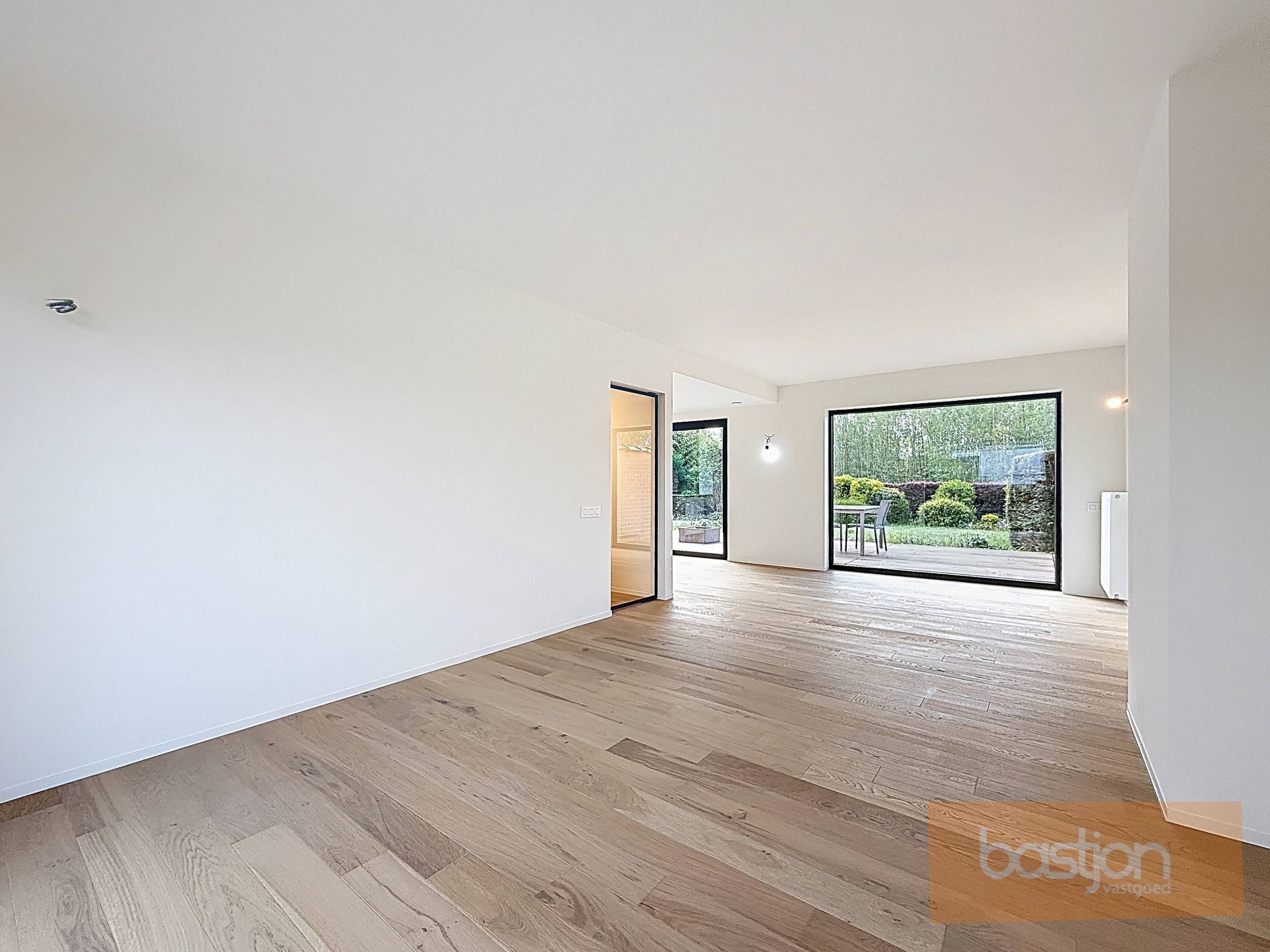 Volledig gerenoveerde, lichtrijke woning met uitzicht op het Preshoekbos - foto 4