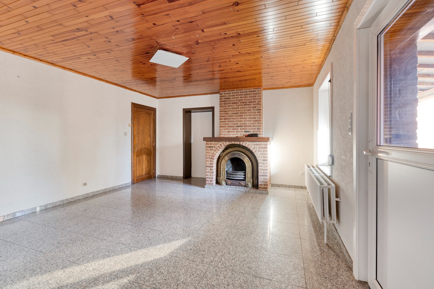 Te renoveren rijwoning met veel potentieel in hartje Genk - foto 4