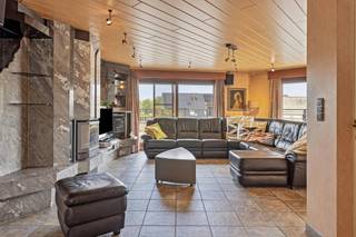 Beenhouwerij (205m²) te koop met woonst (202m²) en atelier/loods (257m²) in Ruddervoorde. De woning betreft een duplex boven het handelspand...