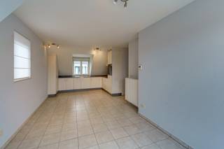 Dakappartement met 2 slpk. ruim zonneterras, kelderberging en garagebox.Dit prachtige dakappartement, gelegen op wandelafstand van het centrum van...