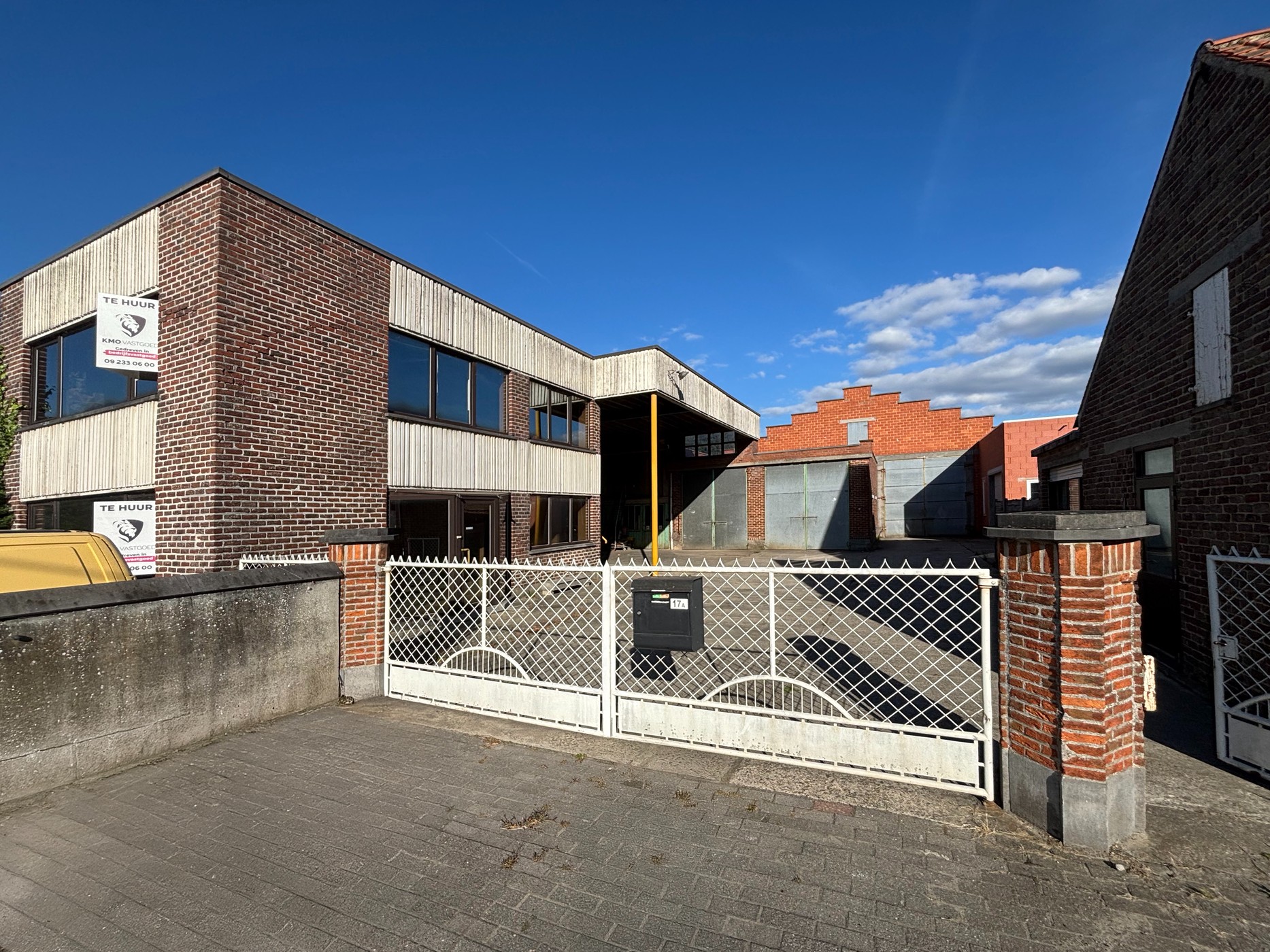 Magazijn 950m² met kantoorruimte van 100m² in Zwalm - foto 1