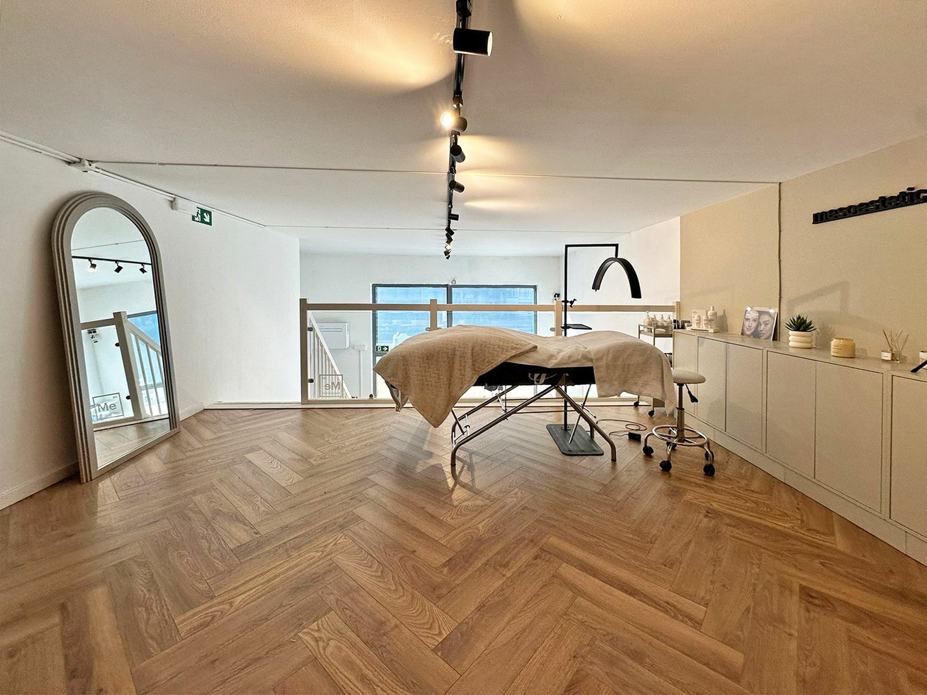 Zeer ruime en lichtrijke handelsgelijkvloers in Deurne! - foto 4