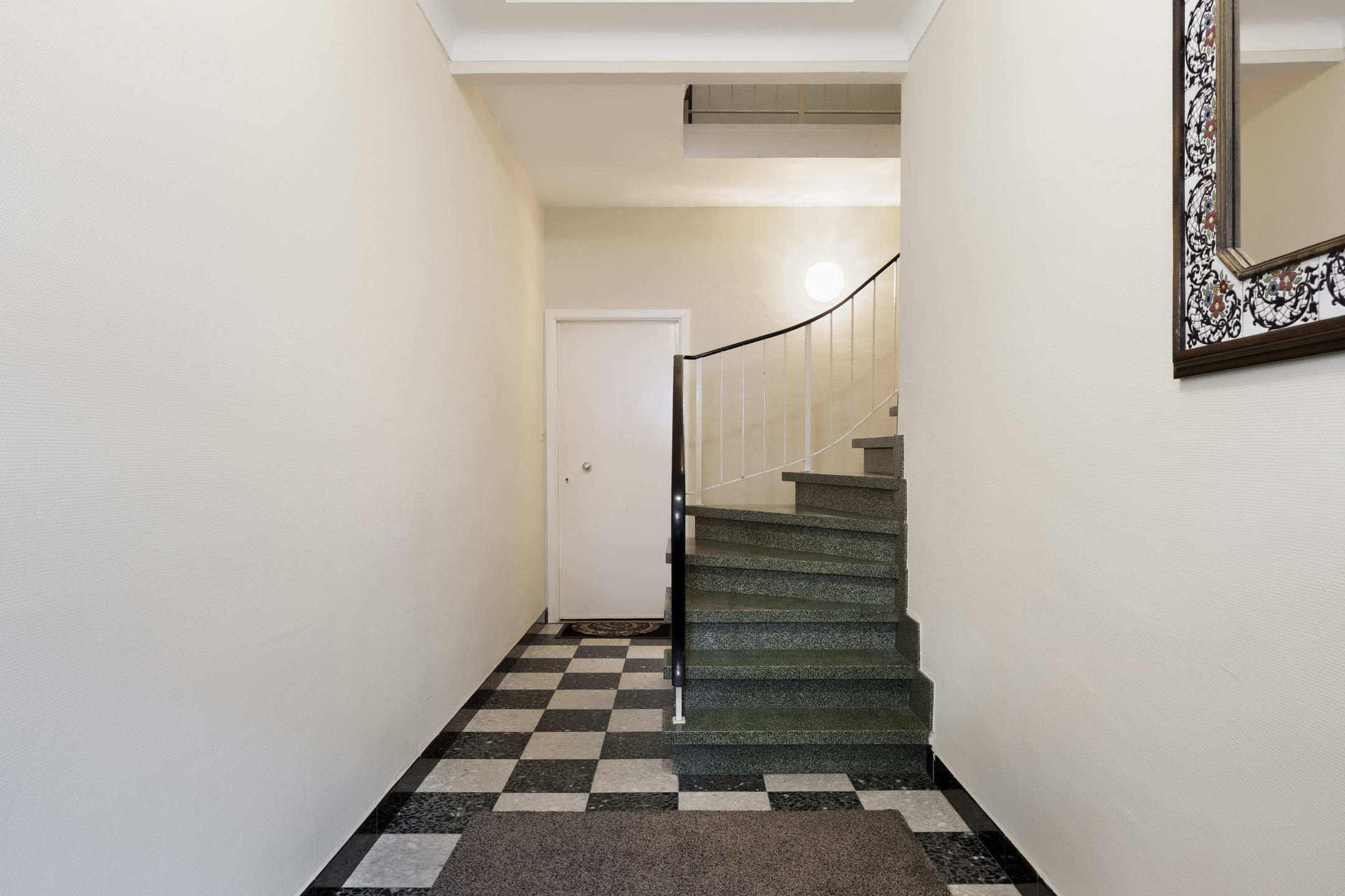 Instapklaar gelijkvloers appartement met koer! - foto 5