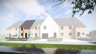 Op zoek naar een instapklare woning? Deze nieuwbouwwoning biedt alles voor een comfortabele en duurzame levensstijl. De begane grond beschikt over een inkomhal met gastentoilet, een ruime woonkamer met open keuken en een handige berging. De woonkamer heeft een groot schuifraam dat zicht biedt op de tuin en zorgt voor een aangename lichtinval. De keuken is volledig uitgerust met de nieuwste apparatuur voor optimaal gebruiksgemak. De eerste verdieping heeft 3 slaapkamers, een moderne badkamer met ligbad, inloopdouche en dubbel lavabomeubel, plus een tweede toilet. De grootste slaapkamer biedt ruimte voor een dressing. Via een zolderluik kun je naar de zolder, waar je de optie hebt om 2 extra slaapkamers te creëren. Deze woning is voorzien van vloerverwarming, zonnepanelen en een regenwaterput van 15.000 liter. Bovendien is er een staanplaats met laadpaaloptie voor je elektrische auto. De tuin en het terras worden volledig aangelegd en omheind. (Sted.inl: Vg,Wg,Gmo,Gvkr,Vv)