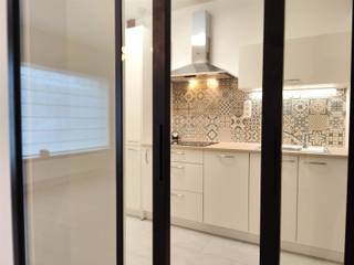 Welkom bij dit ruime appartement in Avelgem, waar stijl en functionaliteit samenkomen voor een aangename leefomgeving. Met een totale oppervlakte...