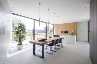 Exclusieve High-End villa in Herent - Tijdloze architectuur nabij LeuvenOp een steenworp van Leuven, bevindt zich deze uitzonderlijke villa die hoog...