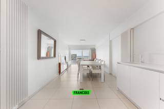 Droom je ervan om elke dag te ontwaken met zicht op de zee? 🌅Ontdek dit instapklare gelijkvloers appartement op de Zeedijk in Mariakerke – waar...