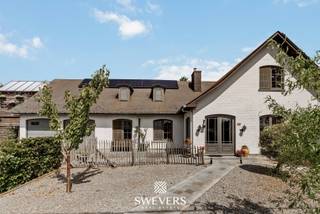 Voor meer info en foto’s, surf naar www.swevers.be – Op zoek naar ruimte, comfort én mogelijkheden? Deze instapklare open bebouwing in...