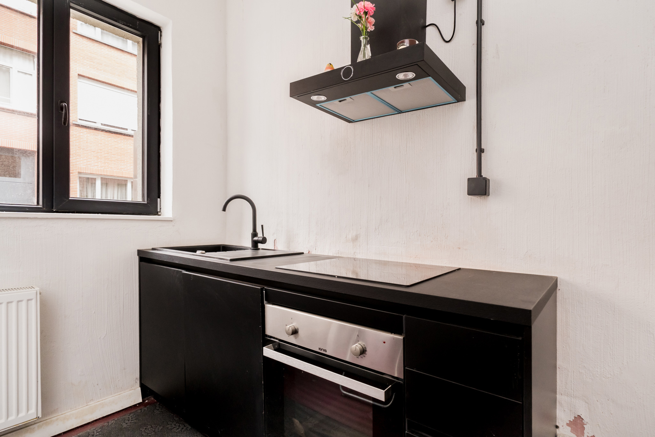 Gelijkvloers appartement met stadskoer en potentieel - foto 3