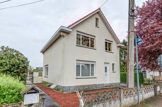 Op een centrale locatie in Pulle bevindt zich deze vrijstaande woning uit 1961 op een perceel van 606 m². De woning staat momenteel leeg en vormt...