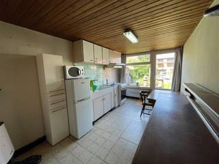 <p><span>Maison calme à rénover.  Entrée, salon, salle à manger, cuisine, wc, salle de bains, jardin, atelier, 2 chambres et grand grenier.  Pour info ou visite, appelez 056.21.58.00 ou www.immo-lvb.be.</span></p>