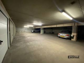 Ideale locatie om uw auto te parkeren in het centrum van de stad.