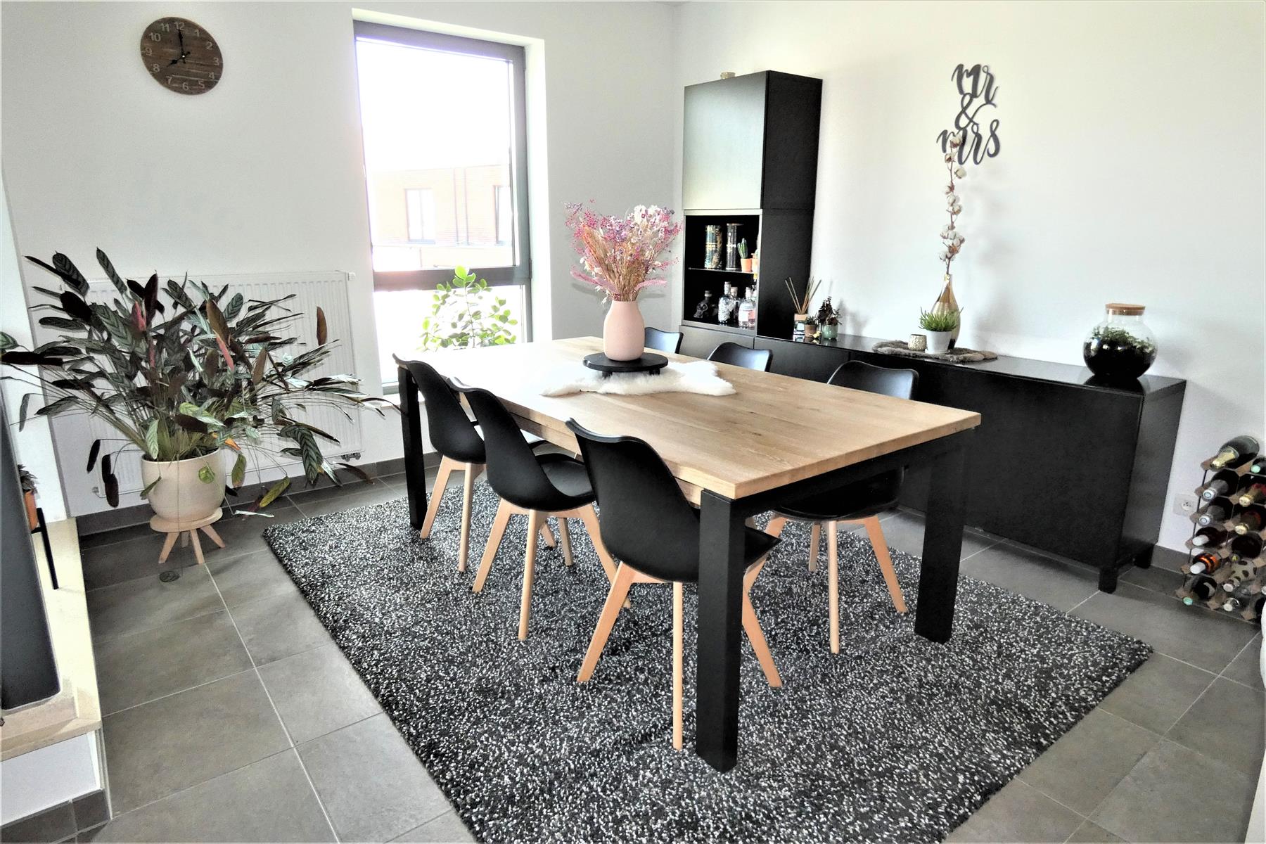 Recent 2 slaapkamer appartement met terras en staanplaats - foto 2