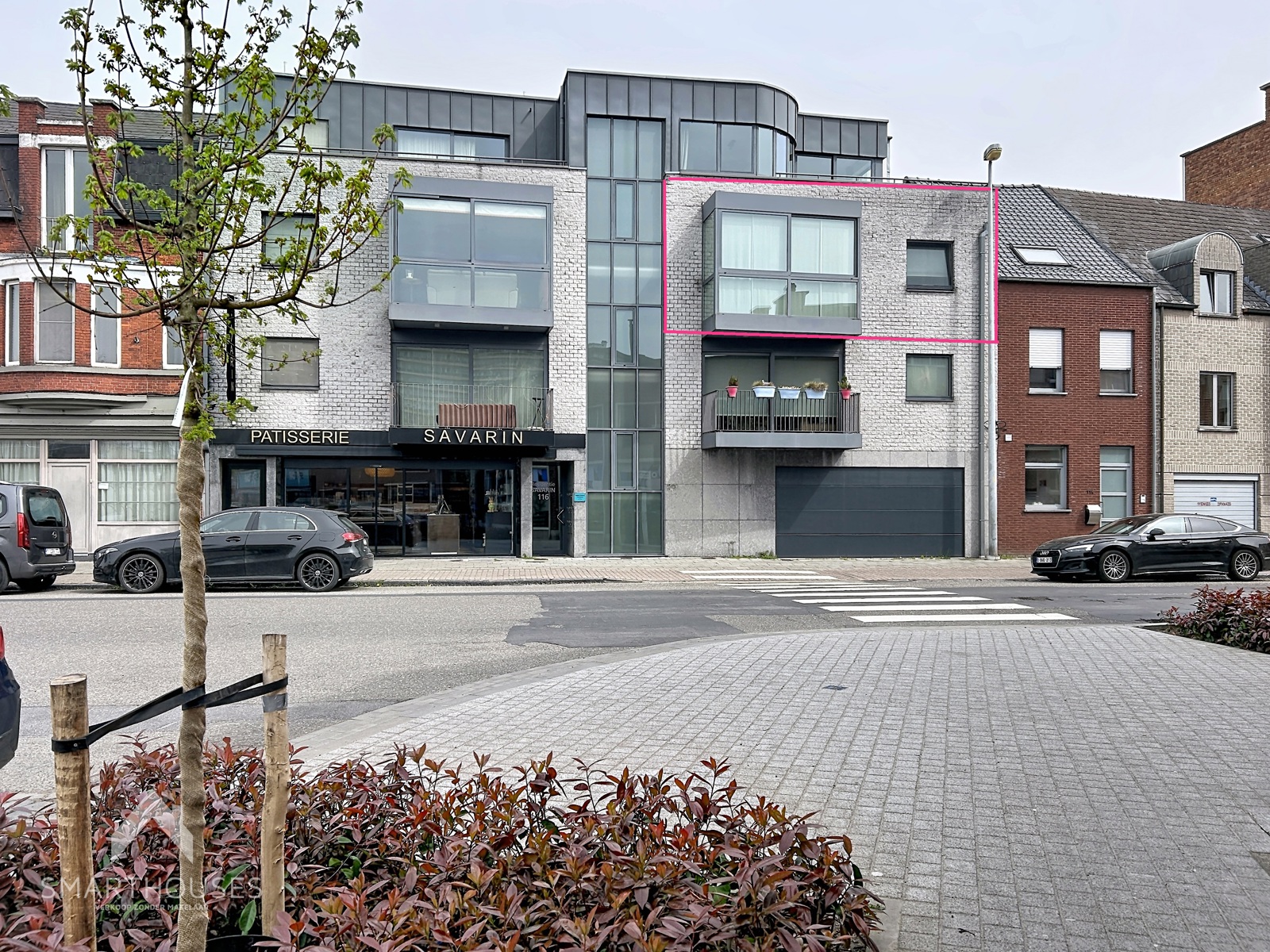 Instapklaar appartement met 2 slpks, 2 parkings en terras - foto 2