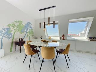 Schitterend duplexappartement, gelegen in een recente (nieuwbouw) villaresidentie binnen het wooncomplex Sailors' Park. Dankzij de uitstekende ligging, op wandelafstand van de jachthaven, de waterlijn en het strand, geniet u hier van een unieke combinatie van rust, comfort en een hoogwaardige woonomgeving. Deze verkoop valt onder registratierechten.<br />De lichtrijke leefruimte en open, volledig ingerichte keuken geeft rechtstreeks uit op het ruime zonneterras, waar u geniet van een prachtig open uitzicht over het hinterland. Op deze verdieping bevindt zich een slaapkamer, een afzonderlijke badkamer met inloopdouche, een apart toilet en een wasplaats. Via de vaste trap bereikt u de bovenverdieping, waar zich een ruime slaapkamer met een en-suite badkamer bevindt, uitgerust met een vrijstaand ligbad, wastafel en toilet. Vanuit deze verdieping heeft u bovendien toegang tot een tweede, dakterras, waar u de hele dag in alle privacy van de zon en het panoramische uitzicht kunt genieten.<br />Het appartement beschikt bovendien over twee fietshaken in de gemeenschappelijke ondergrondse fietsenberging. Daarnaast bestaat de mogelijkheid om een ruime ondergrondse garagebox op niveau -2 aan te kopen,  (3,96 m x 6,99 m).<br />Het complex biedt een een privatieve recreatiezone met diverse ontspanningsmogelijkheden zoals een verwarmd openluchtzwembad.
