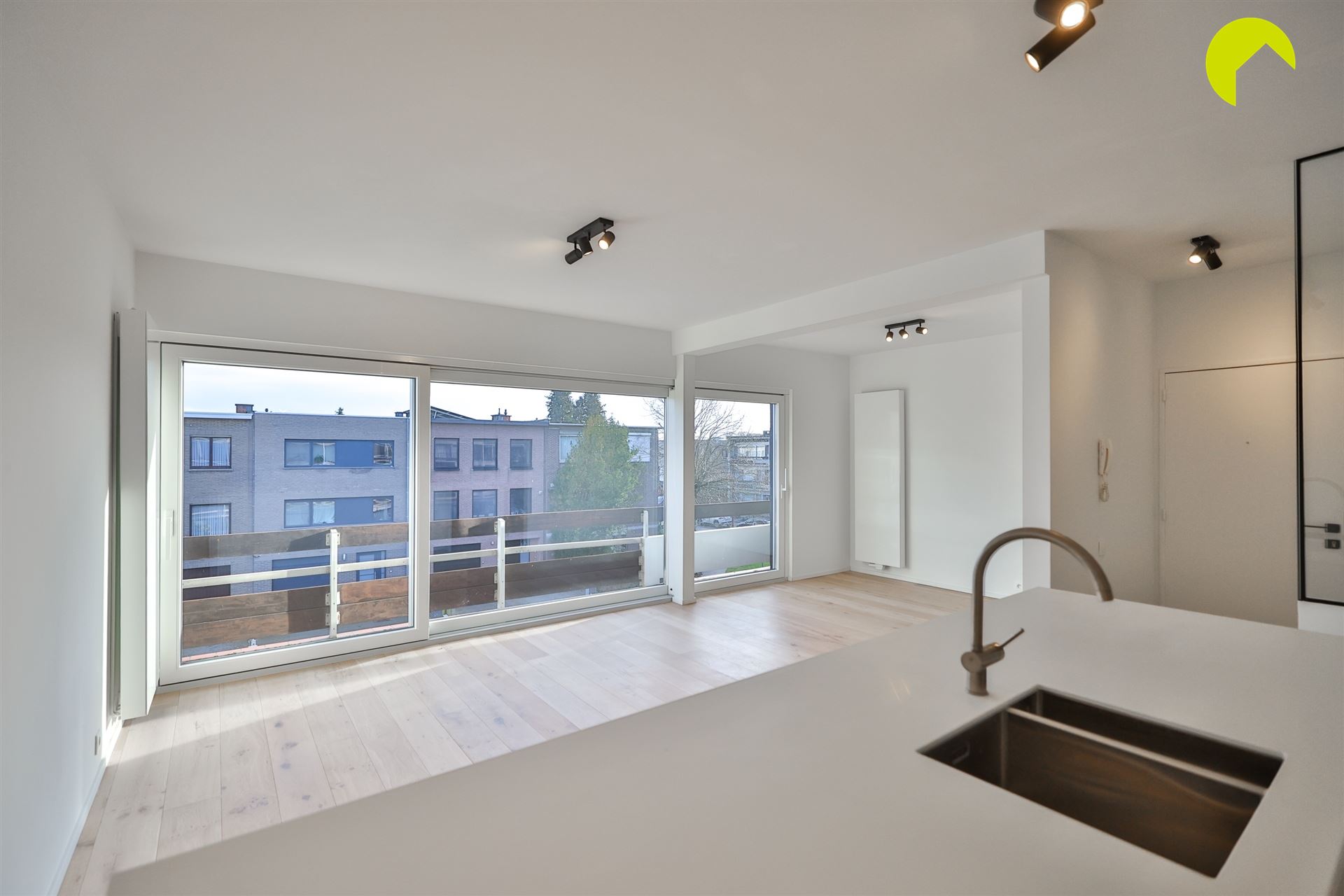 Stijlvol gerenoveerd appartement (88m²) te Lint - foto 4