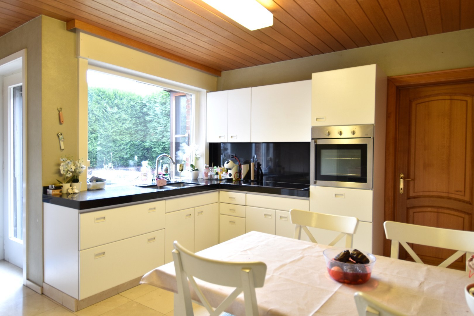 Verzorgde gezinswoning met 3 slaapkamers, tuin en polyvalente/handelsruimte te koop nabij centrum Bissegem - foto 4