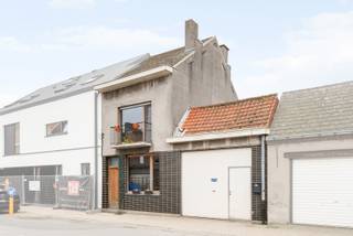Ben je op zoek naar een lichtrijke, instapklare woning met alle comfort? GEVONDEN!!Deze woning is gelegen op wandelafstand van scholen, winkels,...
