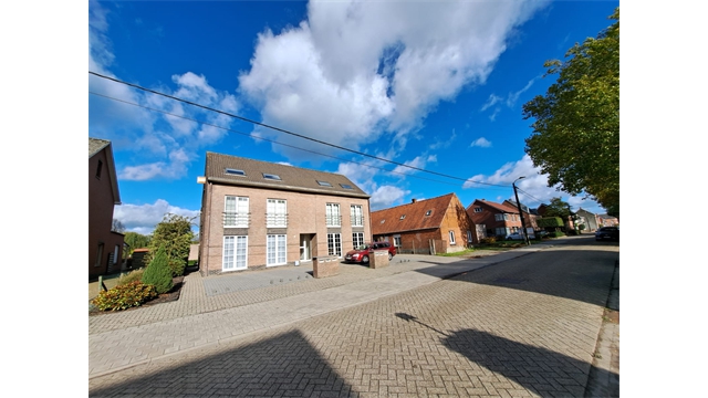 Een mooi gerenoveerd appartement met garage - foto 1