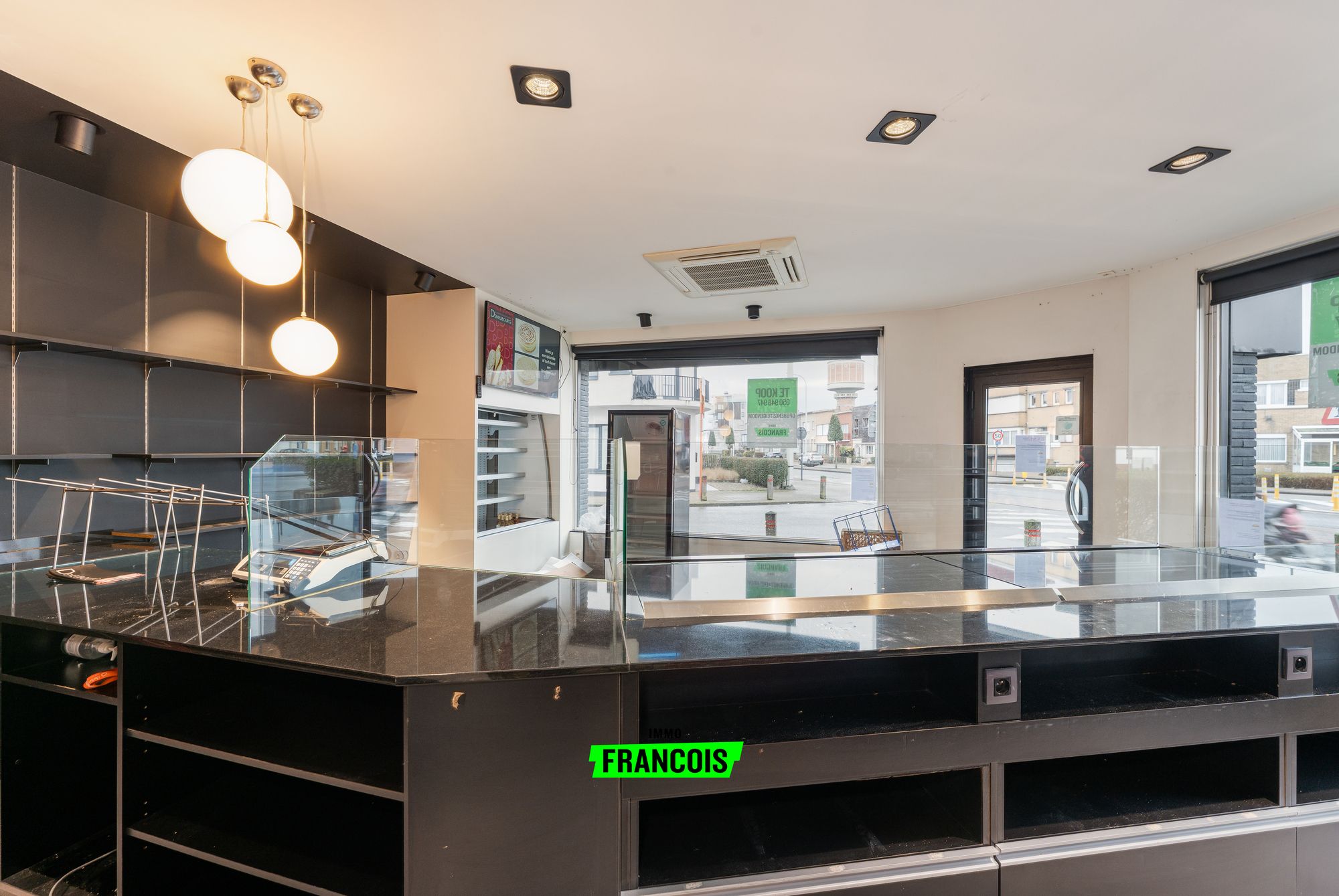 Opbrengsteigendom met commerciële topligging en parkeerplaatsen te koop in centrum Blankenberge - foto 5