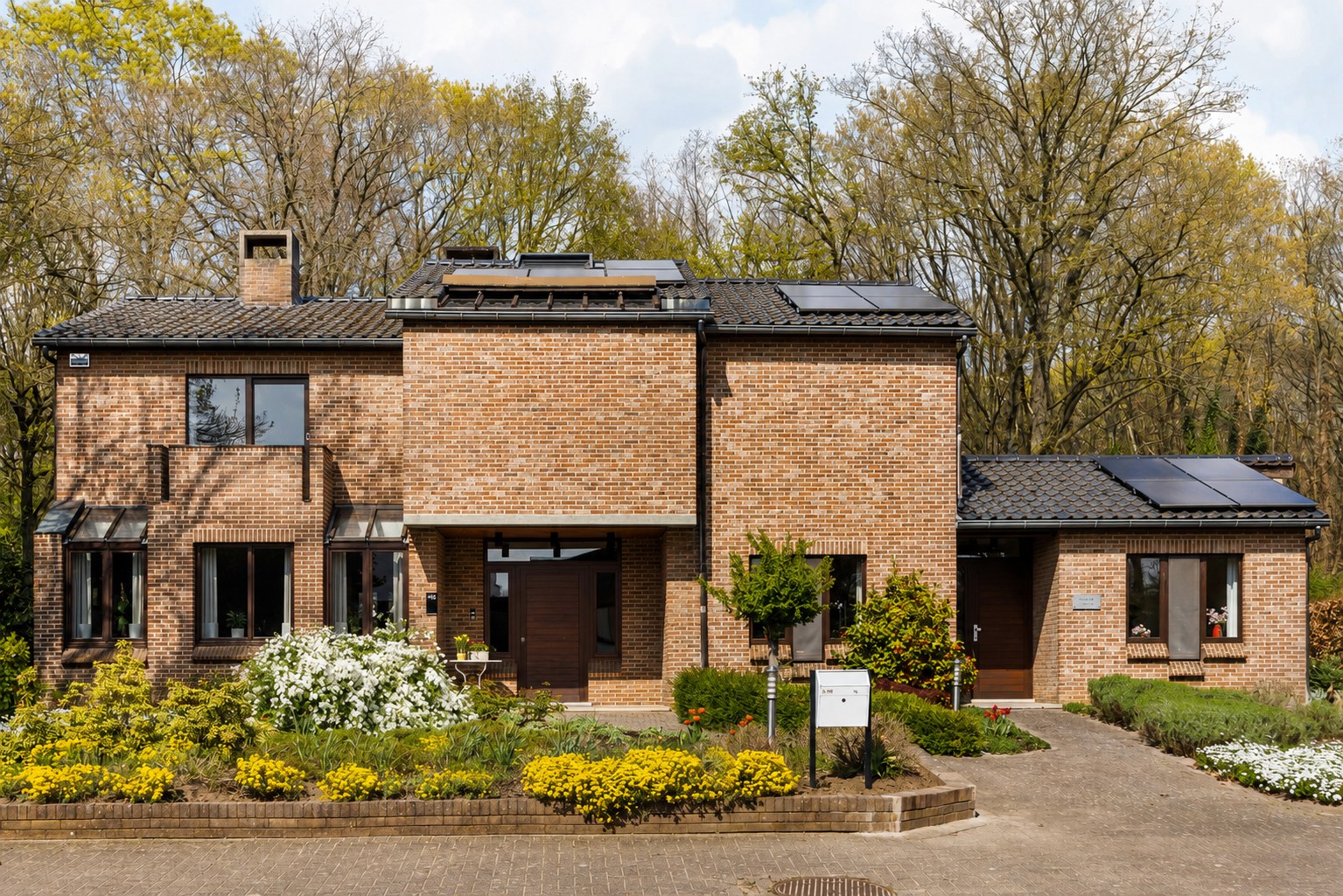 Ruime open bebouwing met mogelijkheden voor kangoeroewonen of zelfstandige activiteit op een perceel van 37a 75ca in Beringen - foto 1