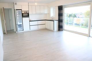 <p><strong>Schedule your visit via www.living-stone.be</strong></p><p>Modern, energy-efficient apartment with a large terrace.<br />Located on the 1st floor - with lift.</p><p>This apartment features a bright living area with an open kitchen; the night hall leads to the 2 bedrooms (12m² and 10m²). The bathroom is fitted with a bath with shower and toilet. There is also a handy storage room and a cellar for extra storage. Outside, you can enjoy a very spacious terrace (36m²).<br />An underground parking space is also available, to be rented mandatorily at <strong>€60</strong>/month.<br />Fixed monthly costs for building maintenance are <strong>€45</strong>.<br />Energy-efficient EPC: 67kWh/m² (class A)</p><p>The location in the center of Schepdaal is a real asset: shops, schools and public transport are all within walking distance.<br /><strong>Available from 01/01/2027</strong>.</p>