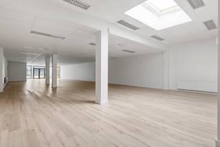 Bent u op zoek naar een opbrengsteigendom met hoog rendement? Dan hebben we voor u DE ideale investering in centrum Mortsel!Naast een mooie...