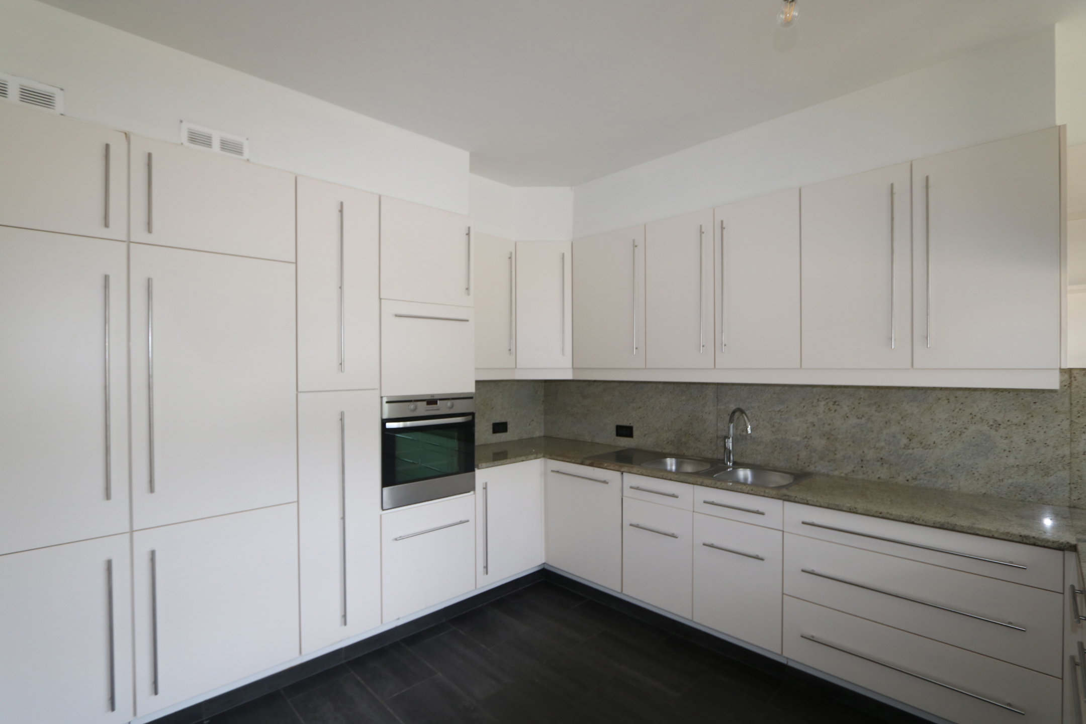 Huis te huur in Maasmechelen met 4 slaapkamers - foto 4