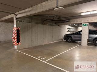 Ruime ondergrondse staanplaatsen te koop in de Zandstraat op de hoek met de Molenvest te Herentals. Gelegen op wandelafstand van het centrum &amp; het station. De staanplaatsen bevinden zich in de ondergrondse parking van residentie Zandpoort. <br /><br />Ze hebben een vlotte bereikbaarheid naar het centrum. De staanplaatsen die te koop worden aangeboden zijn staanplaatsen P5, P7 &amp; P10. <br /><br />De prijs is €30.000,00 per stuk. <br />De plaatsen kunnen apart worden aangekocht.<br /><br />Ligging<br />Gunstig en centraal gelegen nabij het centrum van Herentals, met een optimale ontsluiting (vlotte verbinding naar de E313/E34). Eenvoudig bereikbaar.<br /><br />Meer info vindt u op www.debaco.be of bel ons op 014/73.77.77 voor een bezoek ter plaatse!
