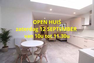 OPEN HUIS ZATERDAG 12 SEPTEMBER van 10u tot 11.30u - Zoek je een volledig gerenoveerde instapklare woning met heel veel ruimte, 6 slaapkamers en vele mogelijkheden? Wil je daarenboven graag een grote tuin en zit je graag overal vlakbij? Hier is het allemaal aanwezig. Je kan deze woning perfect gelijkvloers bewonen: door de aanwezigheid van een badkamer en 2 slaapkamers (of slaapkamer en dressing), is dit perfect mogelijk. Op de verdieping kan je het invullen zoals je zelf wil: een 'eigen' ruimte voor de kinderen, kleinkinderen, logés (ja, want die hebben dan hun eigen badkamer), voor je hobby's.... Een huis dat ook veel privacy biedt aan zijn bewoners. Het mooie zuidgerichte perceel van 462 m² met de ZIJ-INGANG is eveneens een grote troef. Zeer gunstige ligging: vlakbij de invalswegen, vlakbij school (150 meter!), winkels (Bioplanet, Colruyt, Delhaize..),met super vlotte verbinding naar Nederland (Tilburg, Breda). Nuttig: 5 WC's aanwezig, 2 regenwaterputten van 10.000 liter (toiletten, wasmachine en buitenkranen), 19 Zonnepanelen: 7.980 Wp. Elektriciteit conform. Aardgas in de straat. Niet gelegen in een overstromingsgebied. P- en G-score A. Geen erfgoed. Kom snel kijken naar het potentieel van deze woning!