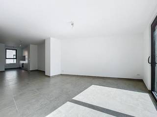 Nieuwbouwwoning (mogelijkheid tot aankoop onder 6% btw) bestaande uit een inkomhal met gastentoilet, lichtrijke leefruimte met eet- en...