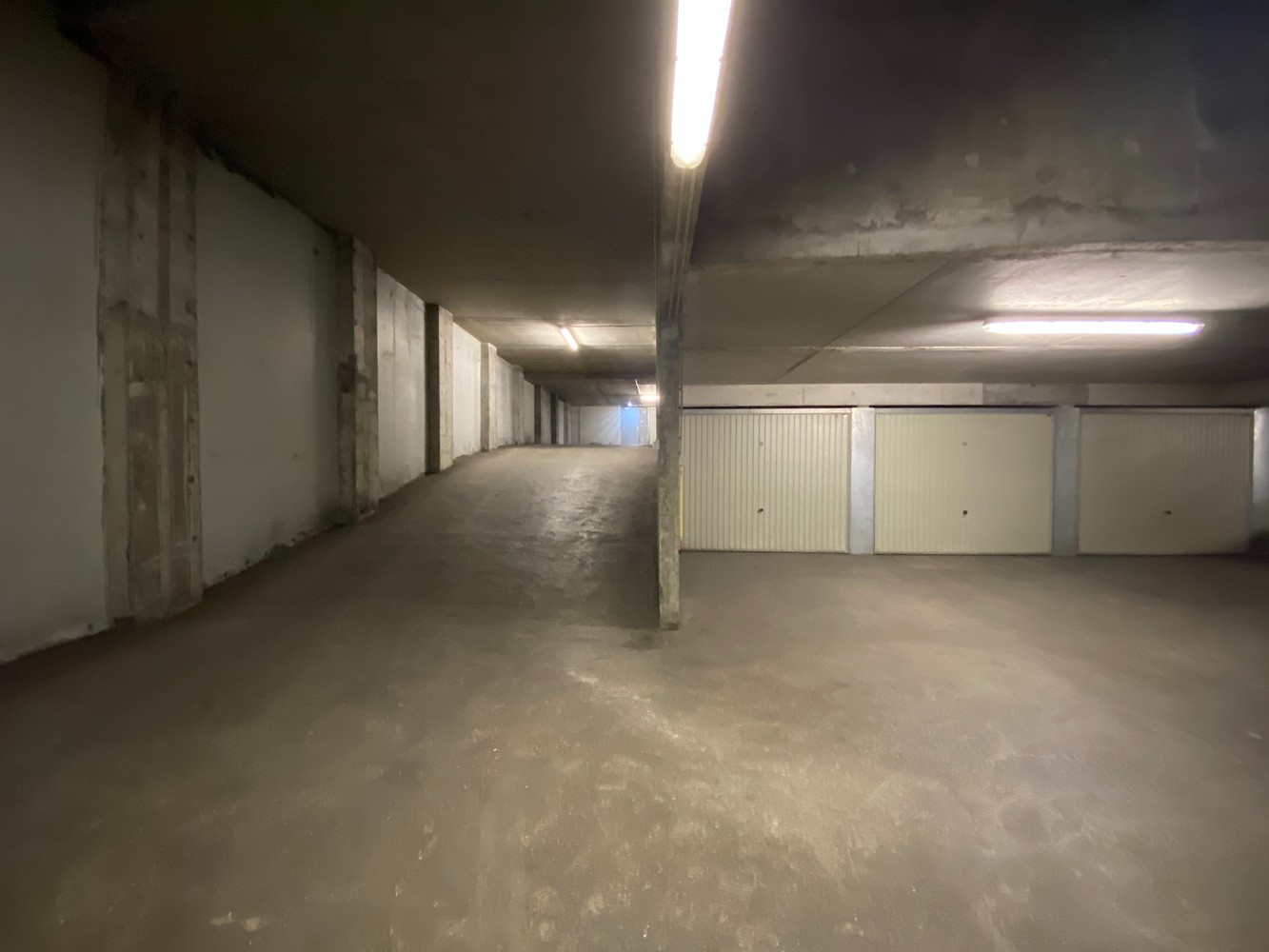 Gesloten garagebox thv glacier de Post in Duinbergen - foto 3