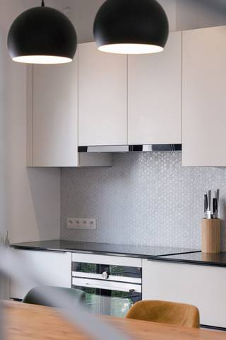 Localisation Ce duplex (118 m²) est situé Stijfselrui 47 en plein centre d’Anvers, à distance de marche de l’Eilandje et du MAS. Vous profitez...